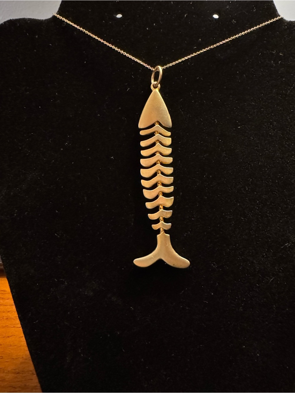 Gold Tone Articulated Fish Skeleton Pendant Necklace - 16–19” - Kinetic - Picture 4 of 4